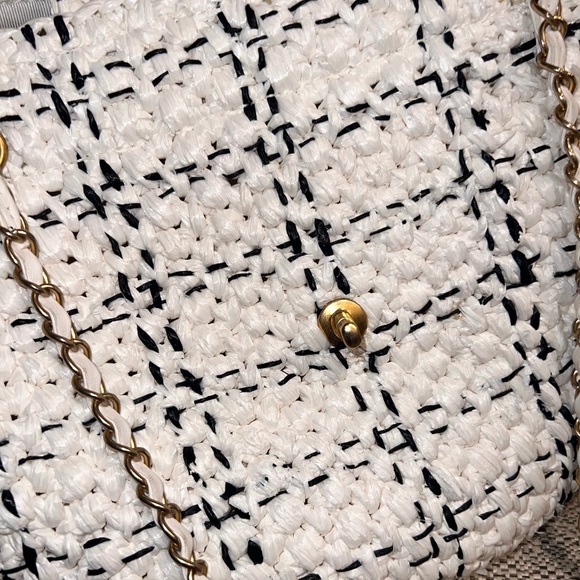 CHANEL NWOT Runway Tweed Tote Bag! This is a unique Sample bag from Chanel’s FW! - Picture 5 of 11